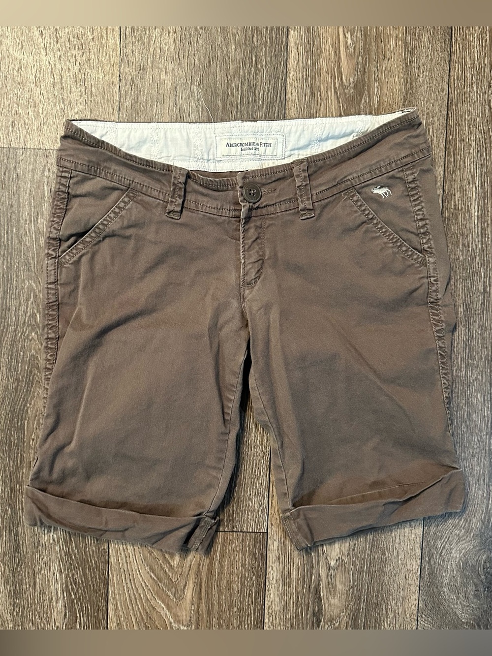 2000s Y2K Abercrombie & Fitch brown low rise Bermuda cargo shorts Sz 00